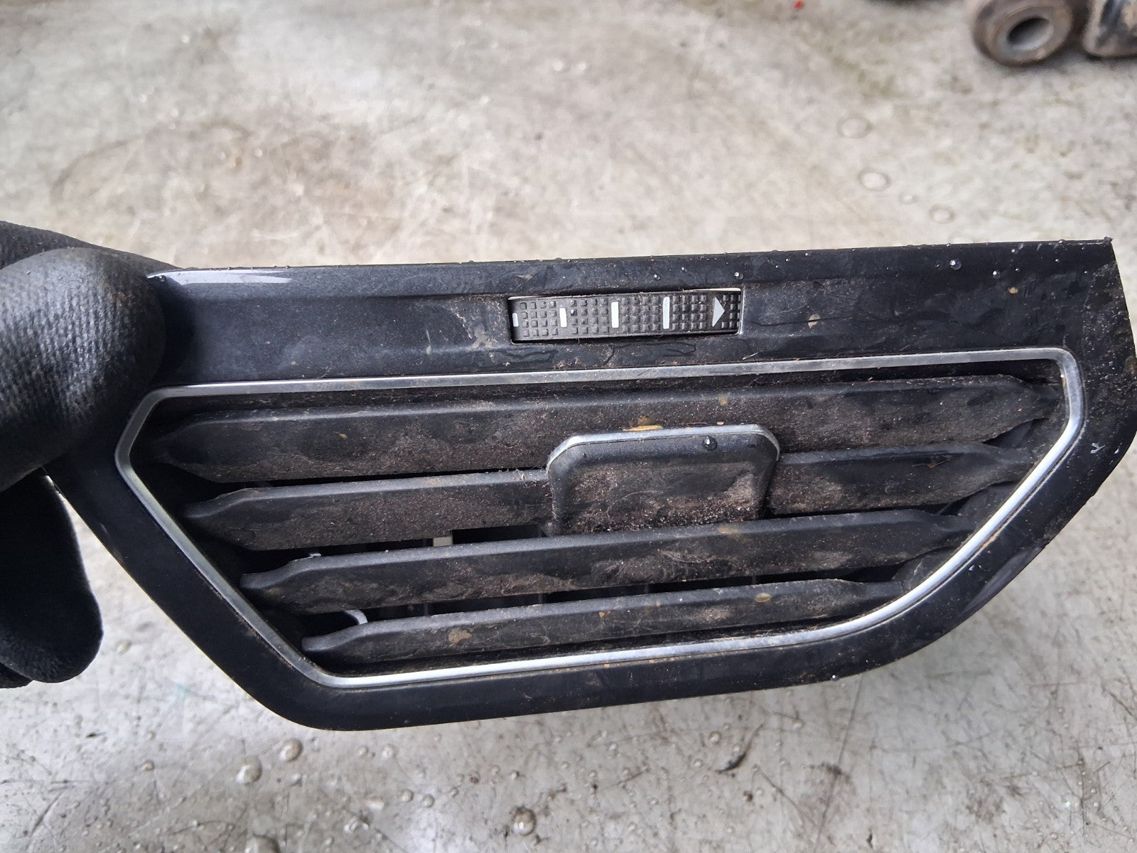VW VOLKSWAGEN TIGUAN MK2 NSF PASSENGER SIDE FRONT LEFT AIR VENT 5NC819709