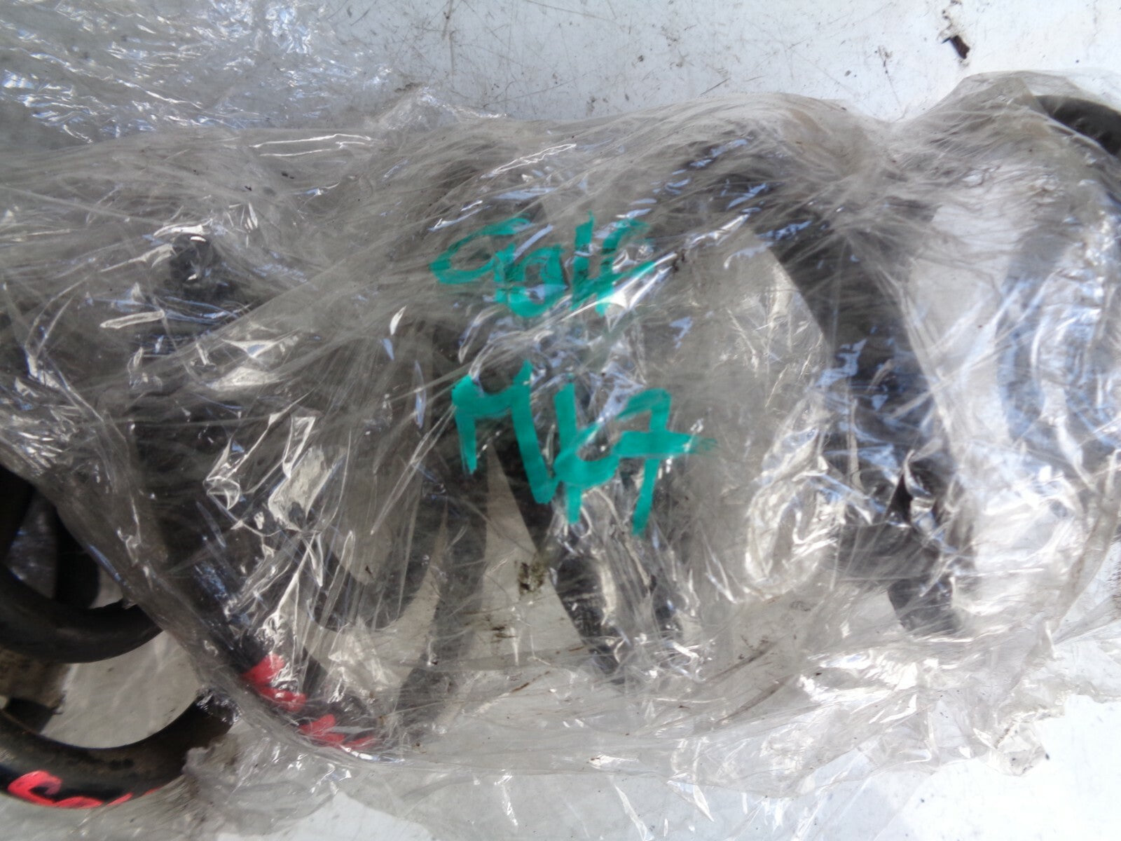 VW VOLKSWAGEN GOLF MK7 2015 REAR PASSENGER & DRIVER SIDE COIL SPRING 5Q0511121