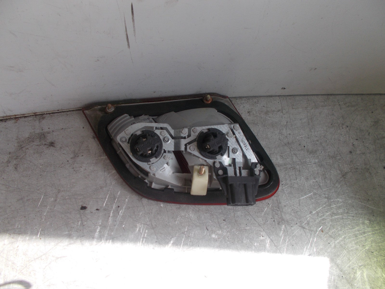 MERCEDES NS PASSENGER SIDE REAR LIGHT 318501