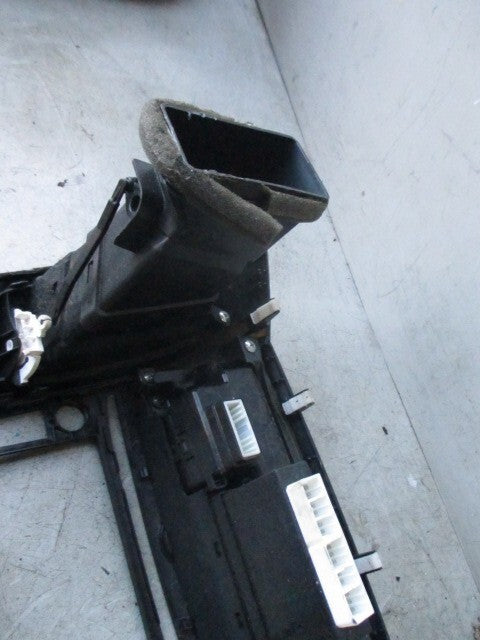 2018 HYUNDAI IX20 DIGITAL CLOCK & SWITCHES & MIDDLE DASH AIRVENT TRIM 945101K000