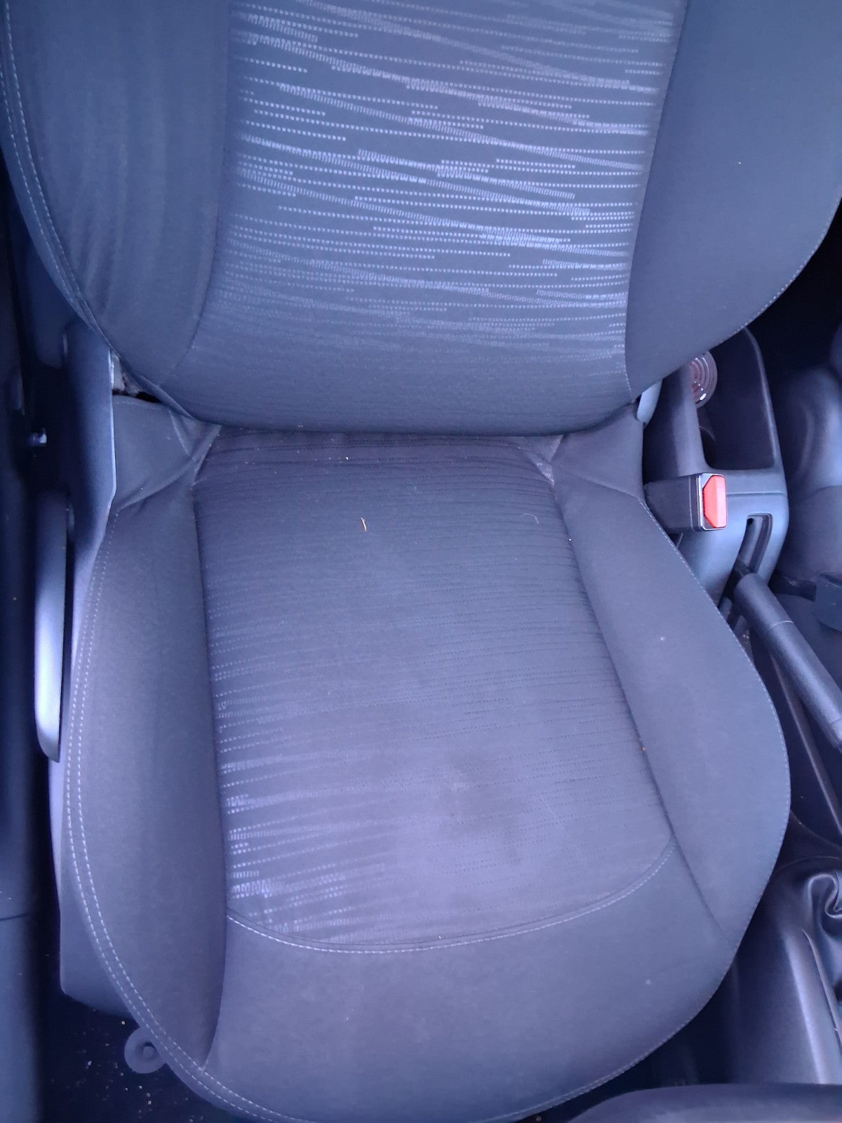 2014 PEUGEOT 208 OSF DRIVER SIDE FRONT RIGHT COMPLETE FABRIC SEAT