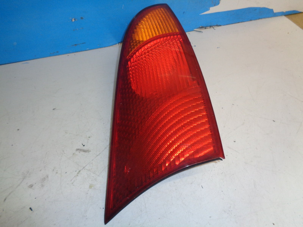 FORD FOCUS 2001 MK1 NSR PASSENGER SIDE REAR LIGHT TAIL LIGHT