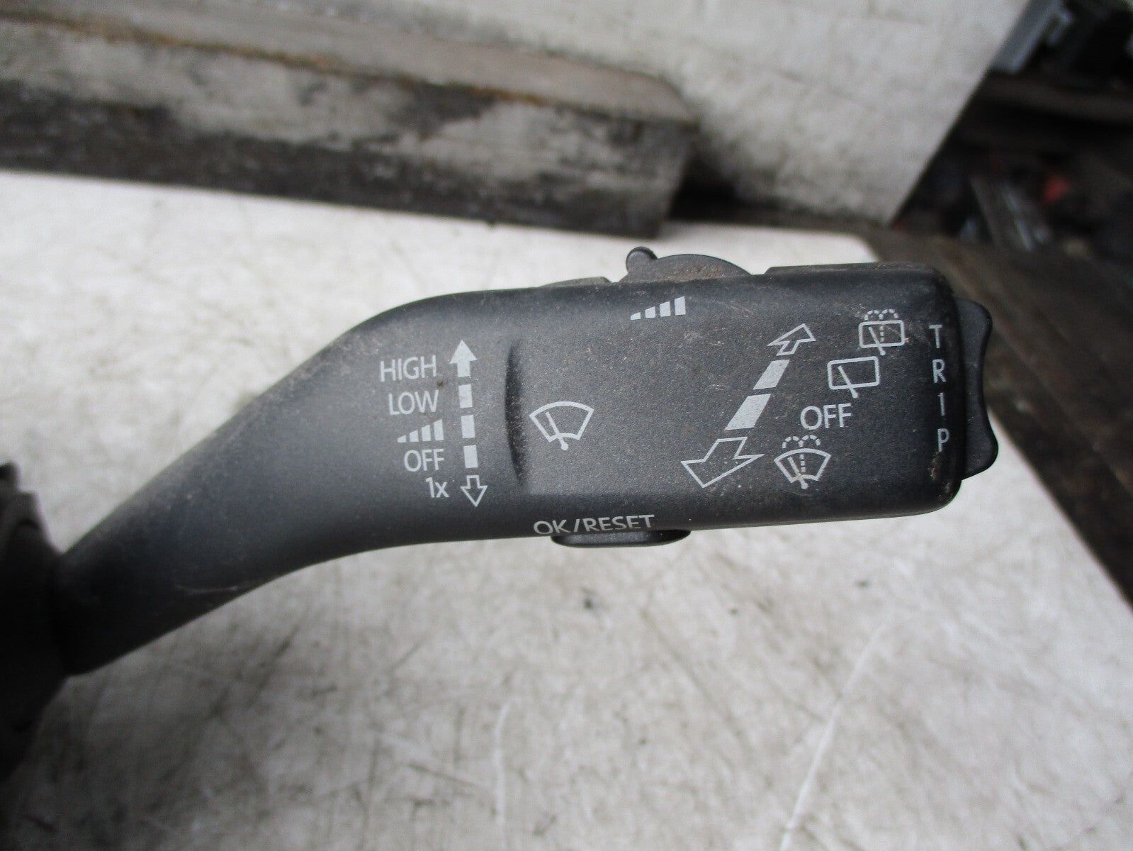 VW VOLKSWAGEN GOLF MK6 2010 WIPER INDICATOR STALK SWITCH SQUIB