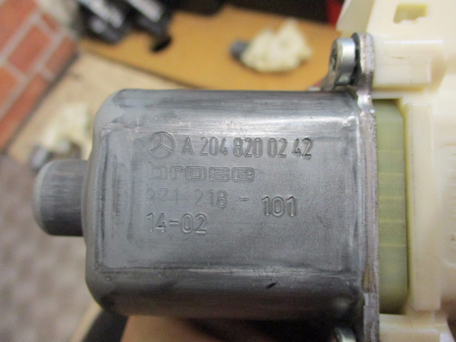 MERCEDES C CLASS S204 2013 C220 OSF DRIVER SIDE FRONT WINDOW MOTOR A2048200242