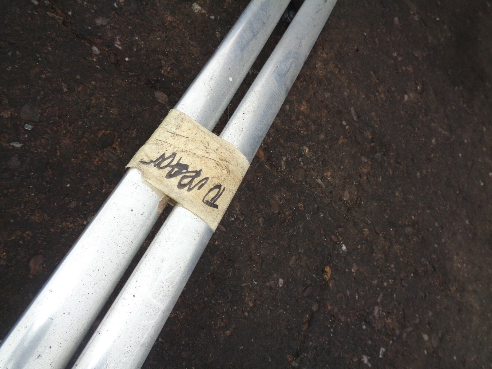 VW VOLKSWAGEN TOURAN MK1 2010 CHROME ROOF RAILS RACK BAR 1T0860033