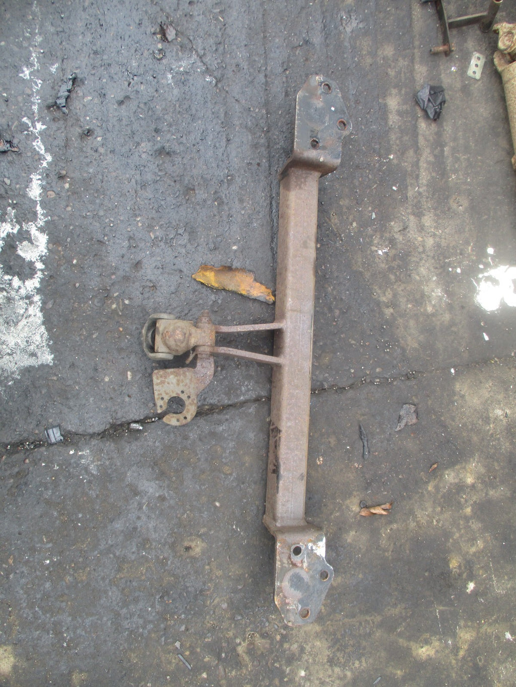 BMW 3 SERIES E46 2002 REAR METAL TOW BAR