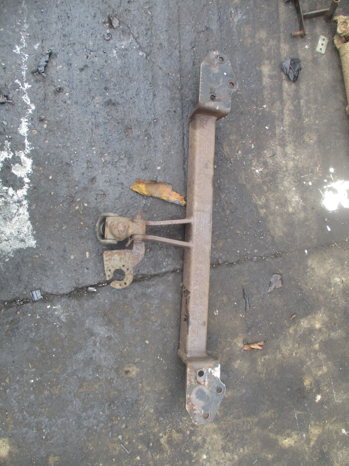 BMW 3 SERIES E46 2002 REAR METAL TOW BAR