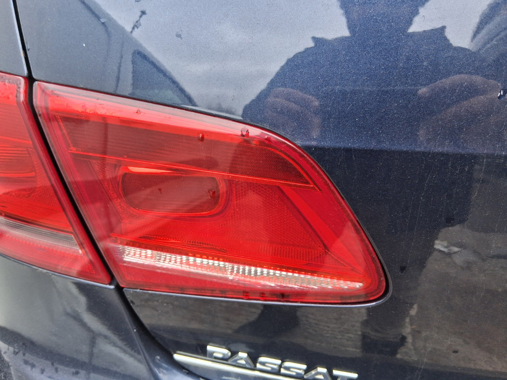 2014 VW VOLKSWAGEN PASSAT B7 SALOON NSR PASSENGER SIDE REAR INNER TAIL LIGHT