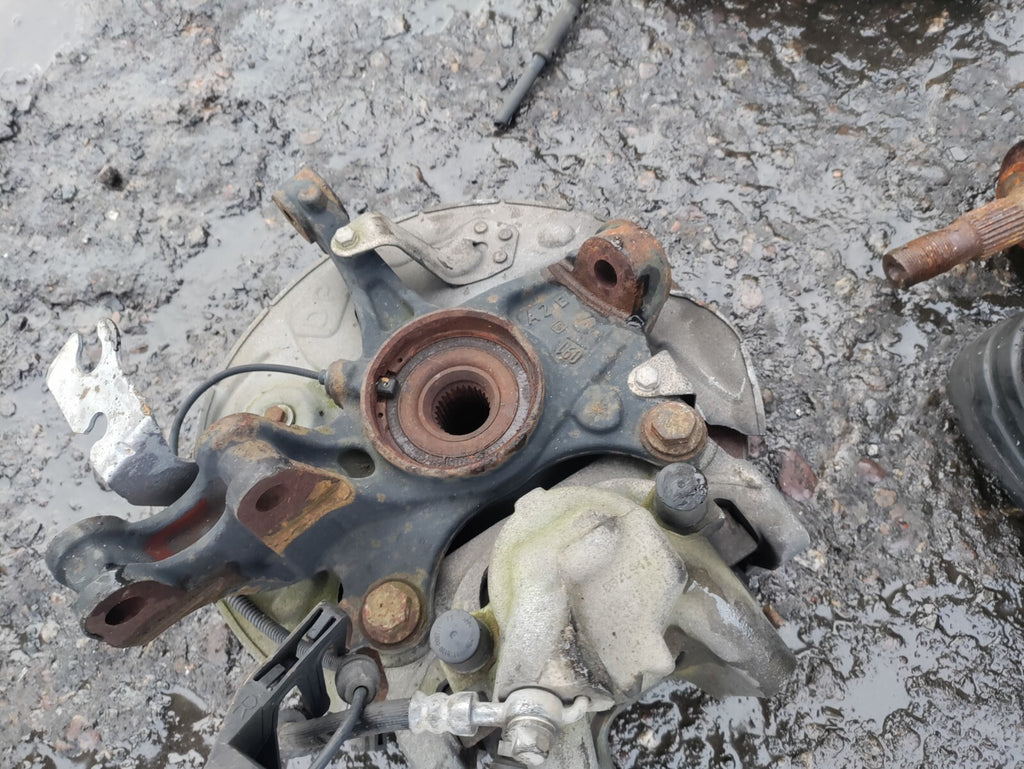2019 CITROEN C4 CACTUS 1.5 DIESEL OS DRIVER SIDE WHEEL HUB