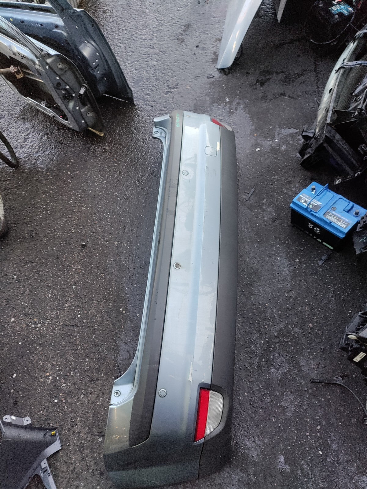 2007 FORD FOCUS MK2 HATCHBACK REAR COMPLETE BUMPER BLUE