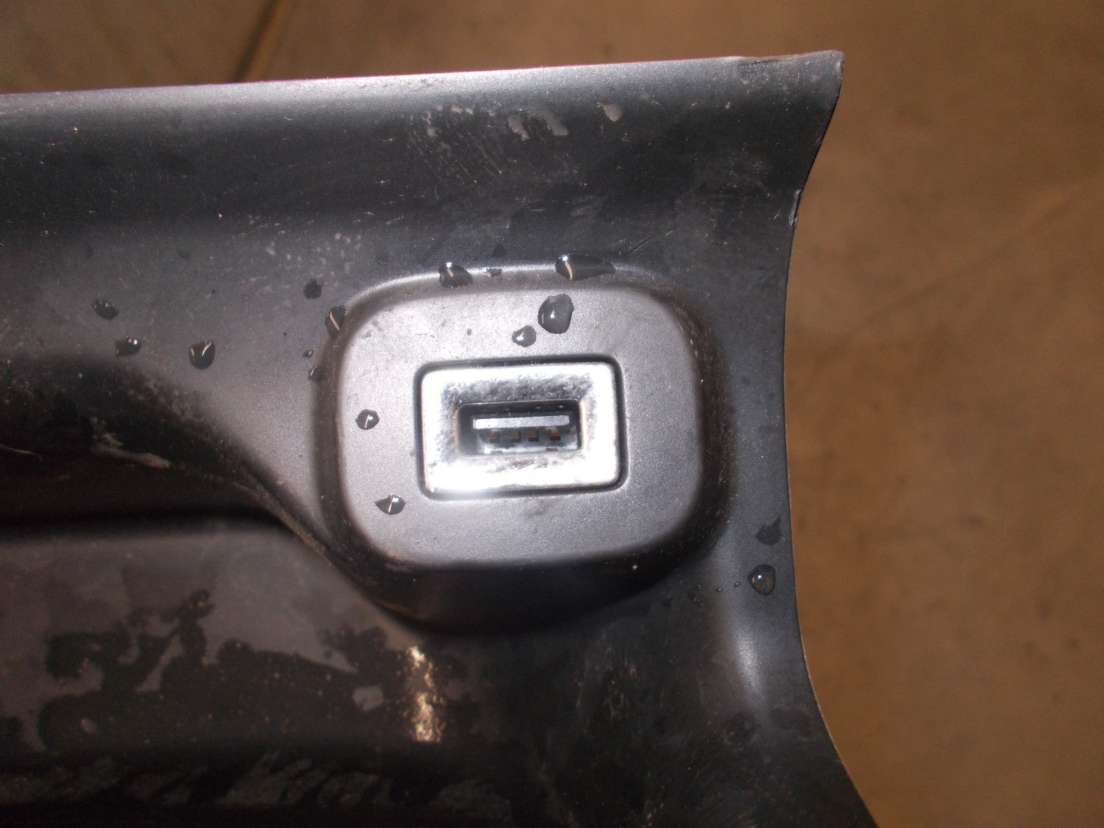 CITROEN C4 CACTUS 2016 CENTRE CONSOLE USB TRIM