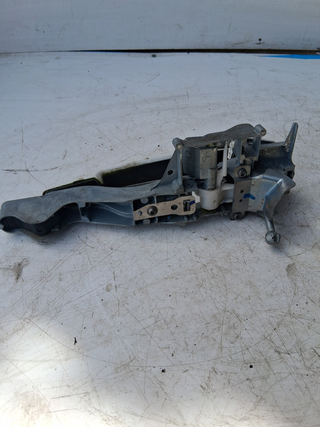 2012 PEUGEOT 208 EXTERIOR DOOR HANDLE 1185DAC06
