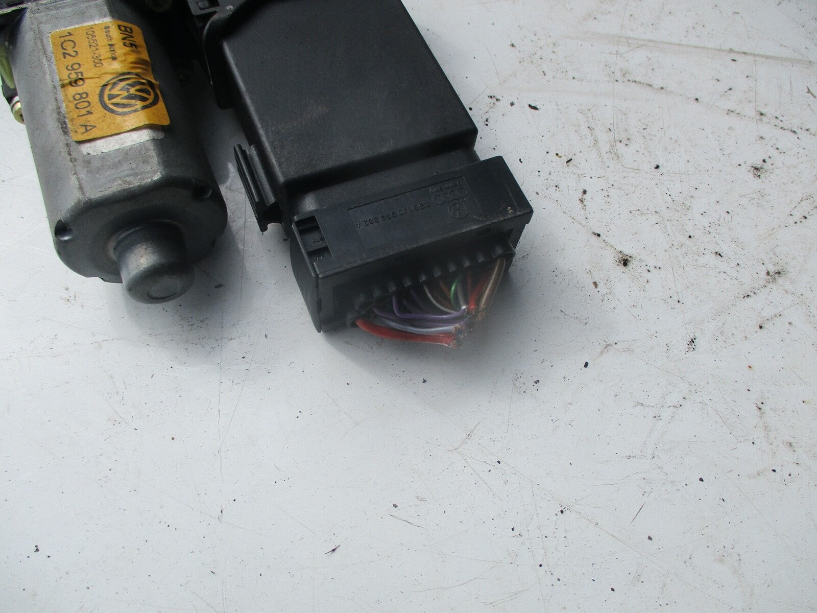 VW VOLKSWAGEN GOLF MK4 FRONT PASSENGER SIDE ELECTRIC WINDOW MOTOR 1C2 959 801A