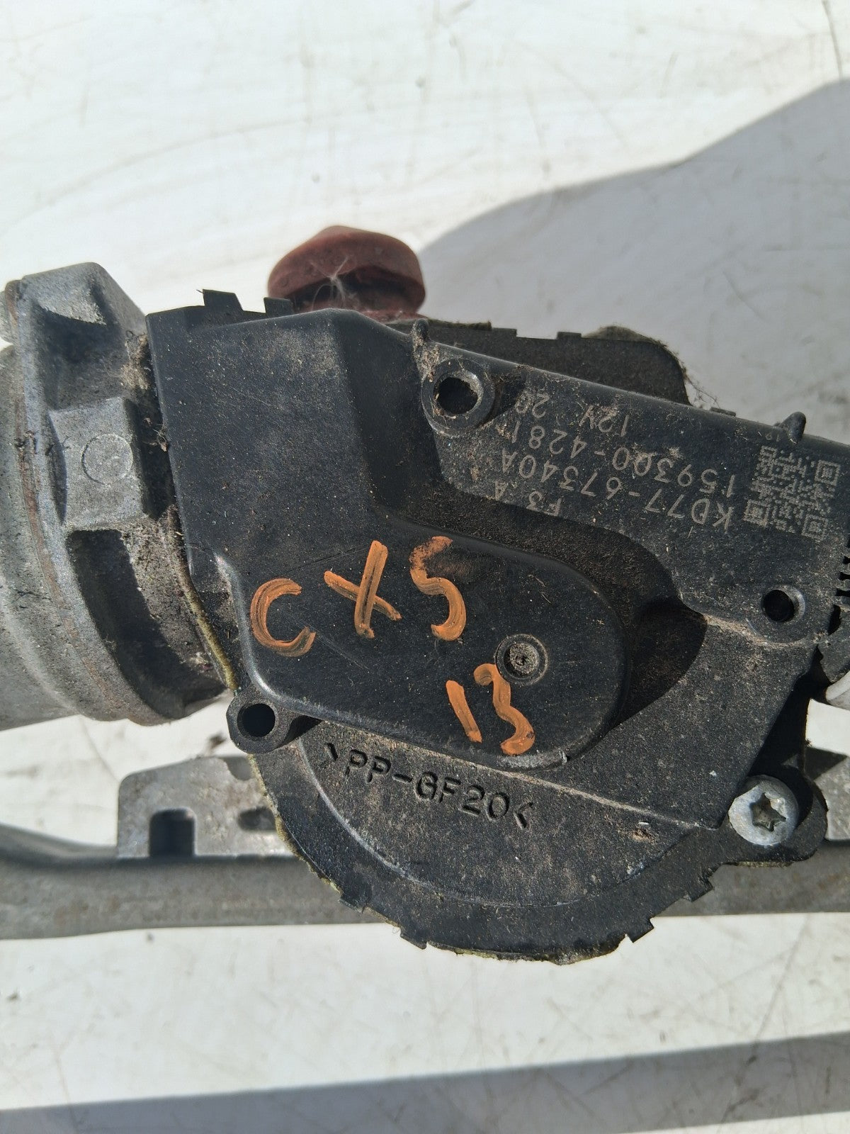2013 MAZDA CX5 FRONT WINDSCREEN / SHIELD WIPER MOTOR LINKAGE KD7767340A