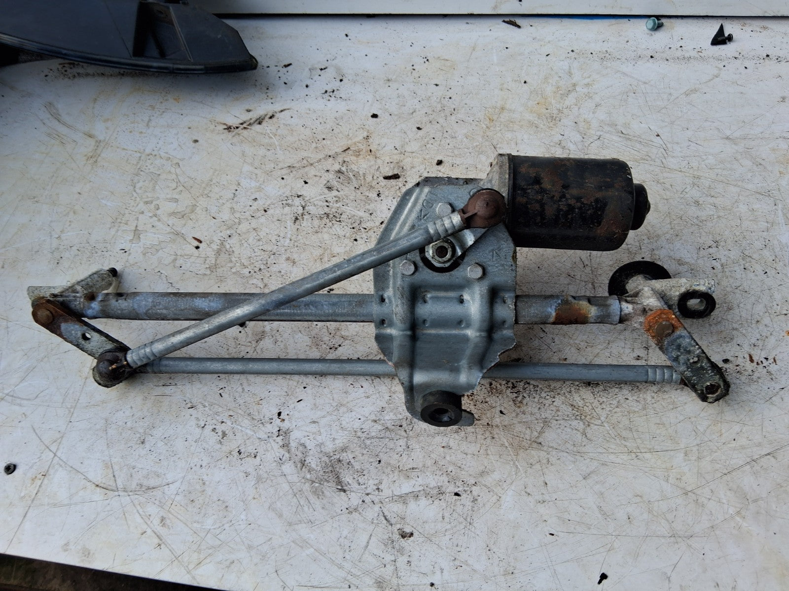 2005 VAUXHALL CORSA C FRONT WINDSCREEN WIPER MOTOR & LINKAGE 23002750