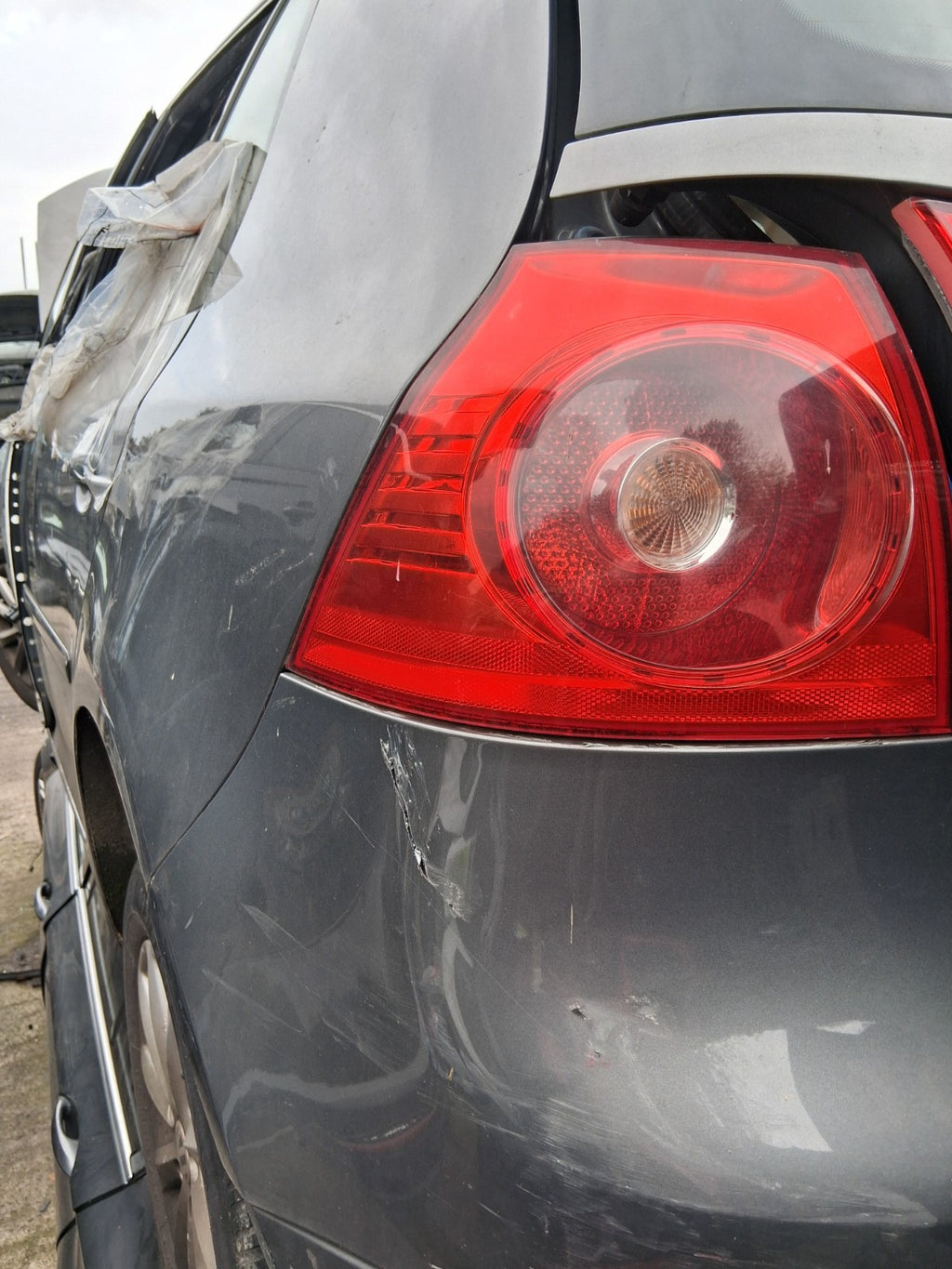 2007 VW VOLKSWAGEN GOLF MK5 NSR PASSENGER SIDE REAR LEFT OUTER TAIL LIGHT