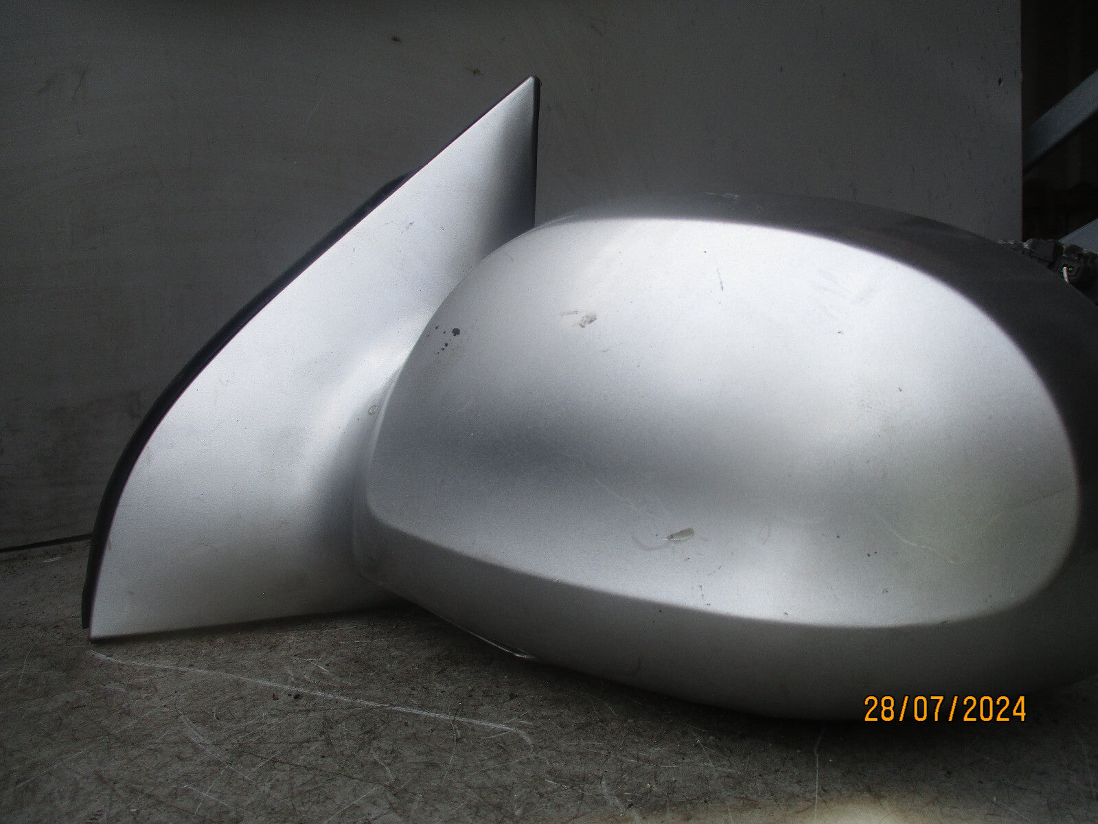 2006 KIA SEDONA  NSF PASSENGER SIDE WING MIRROR SILVER