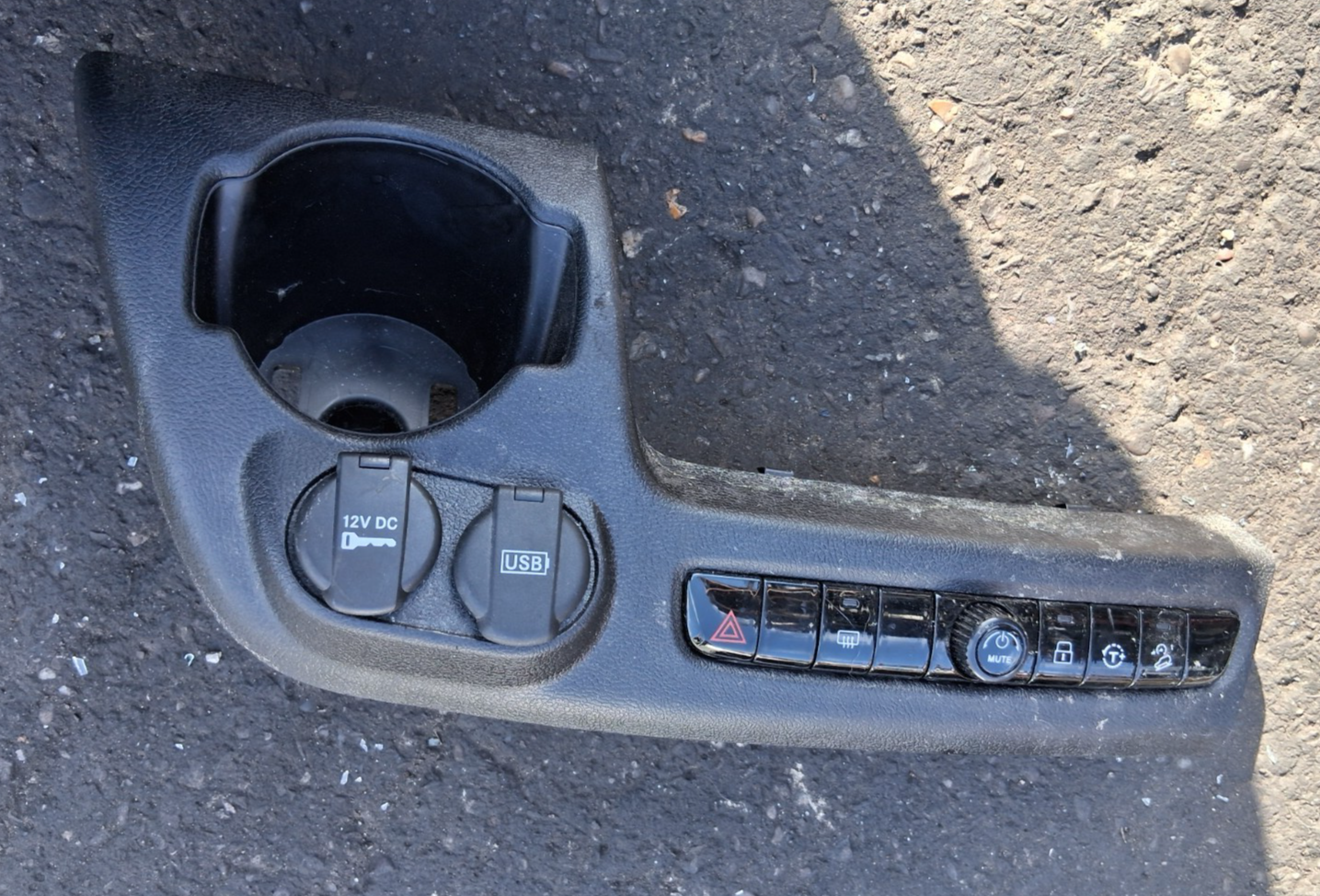 2024 FIAT DUCATO MK3 FACELIFT HAZARD SWITCH USB SOCKET PANEL 07357419930