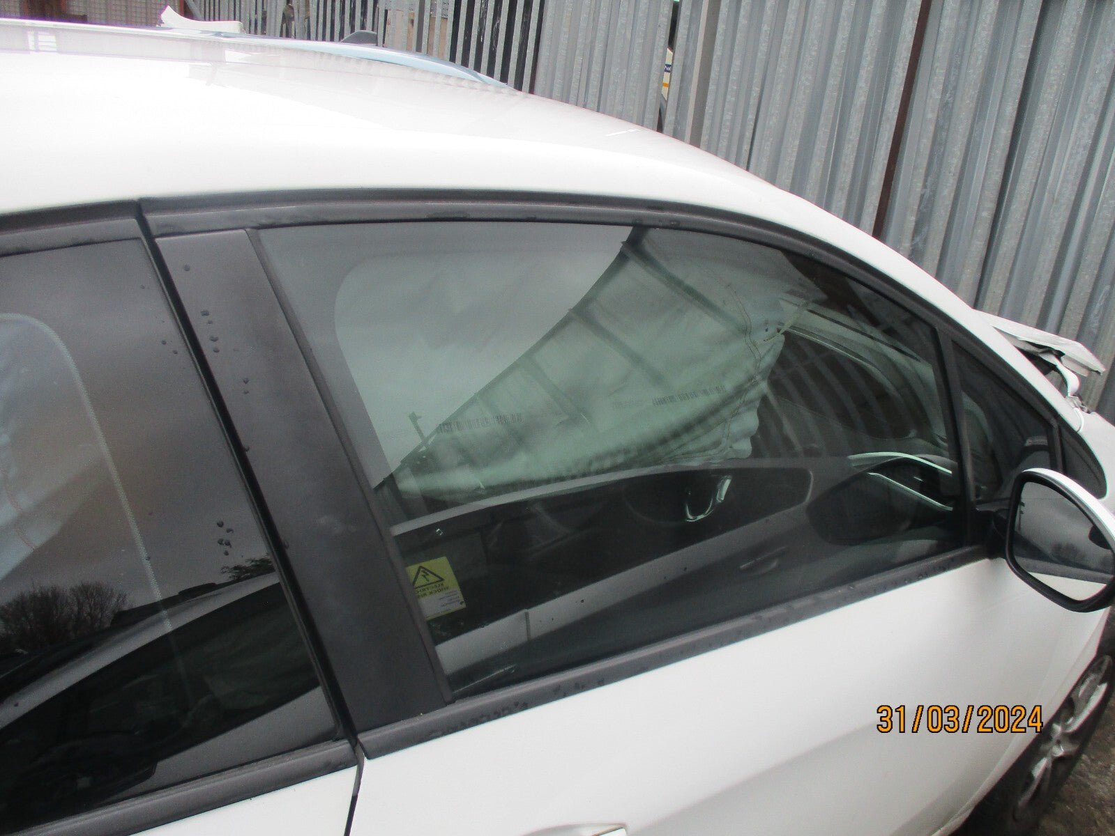 PEUGEOT 208 2016 3 DOOR OS DRIVER SIDE DOOR WINDOW GLASS ONLY