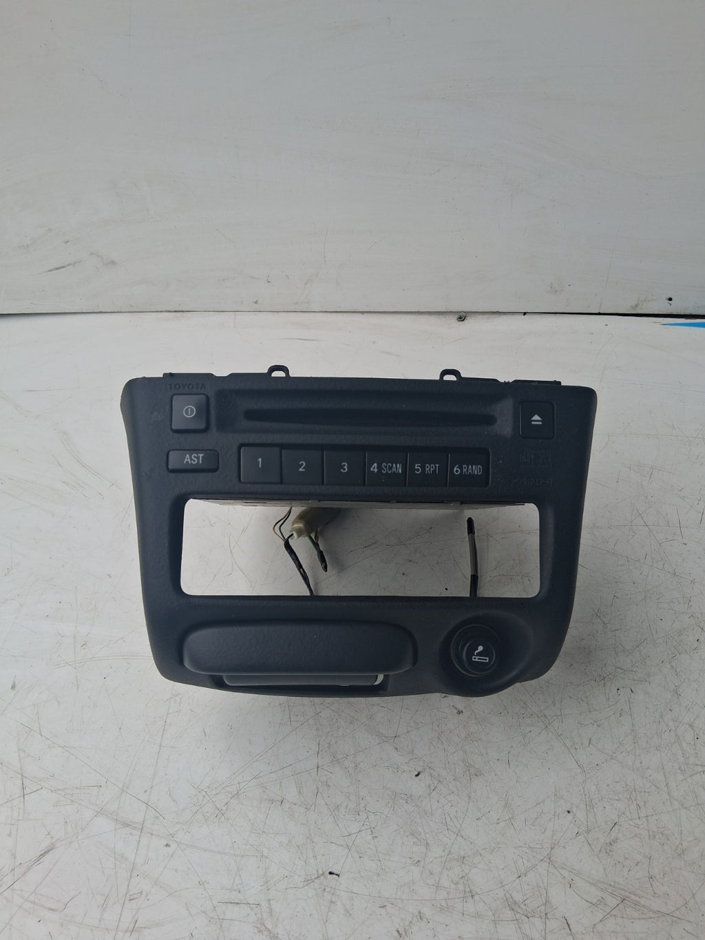 YARIS 2004 D PLAYER STEREO HEAD UNIT & SURROUND TRIM 861200D140