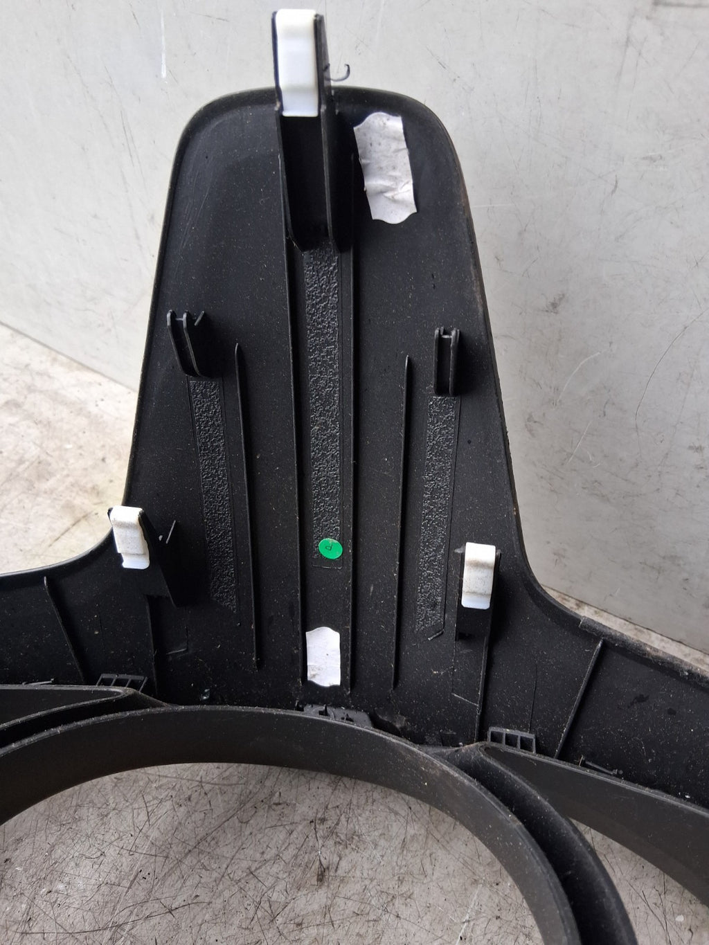 KIA SPORTAGE MK3 2012 FRONT DASHBOARD CENTRE AIR VENT TRIM PANEL