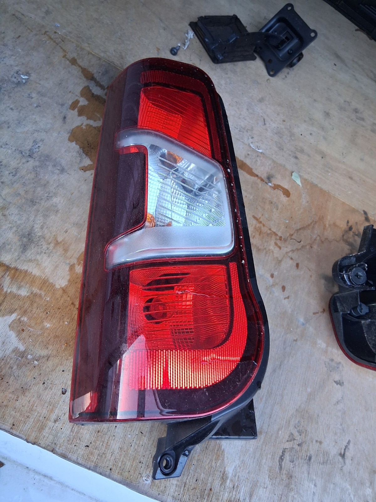 2024 VAUXHALL COMBO E K9 NSR PASSENGER SIDE REAR LEFT TAIL LIGHT 9820554880