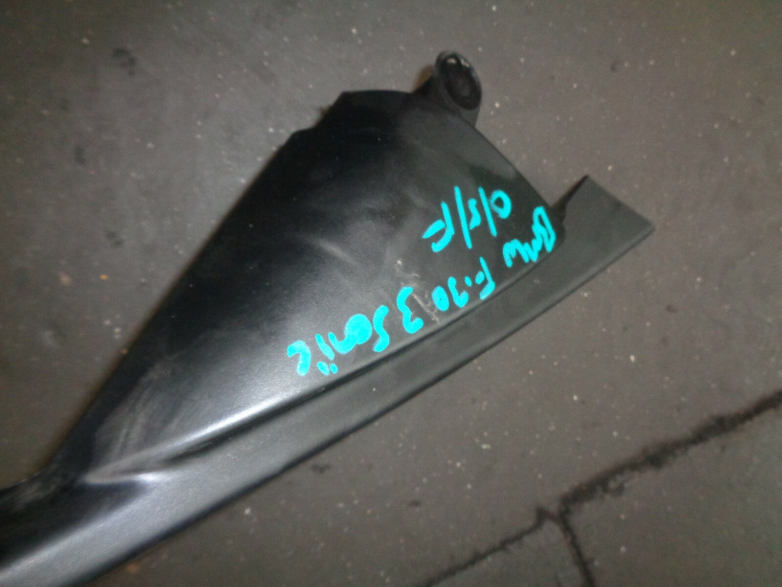 BMW 3 SERIES F30 2015 O/S/F DRIVER SIDE WINDOW SEALING FRAME 7259382