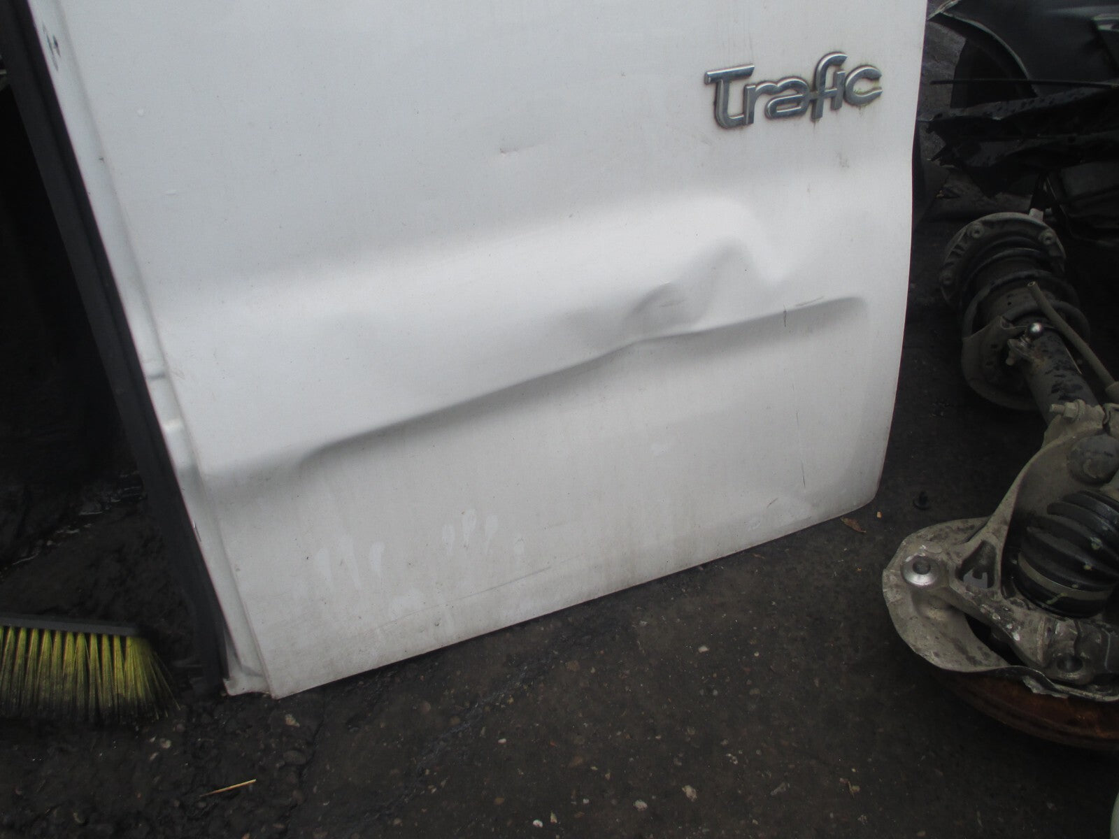 VAUXHALL VIVARO RENAULT TRAFIC MK1 2011 OSR DRIVER SIDE REAR DOOR WHITE