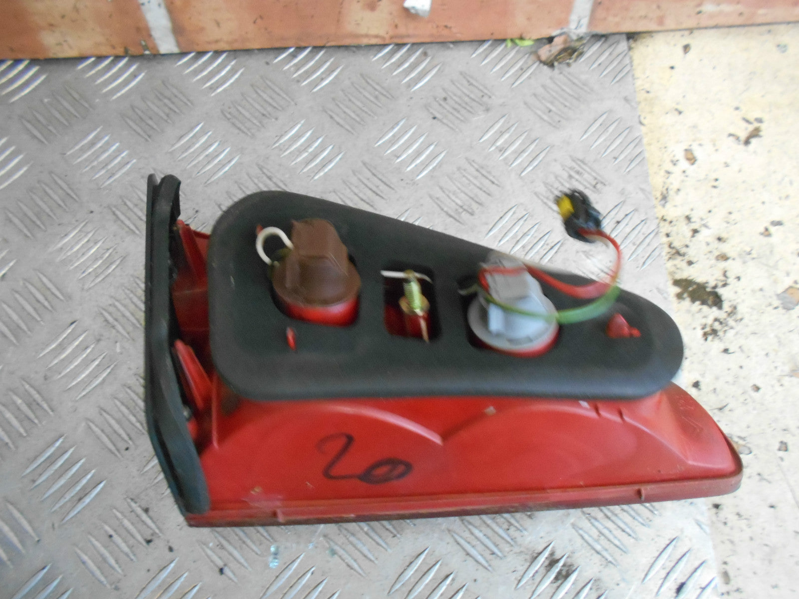 PEUGEOT 607 2004 OSR DRIVER SIDE REAR INNER TAIL LIGHT