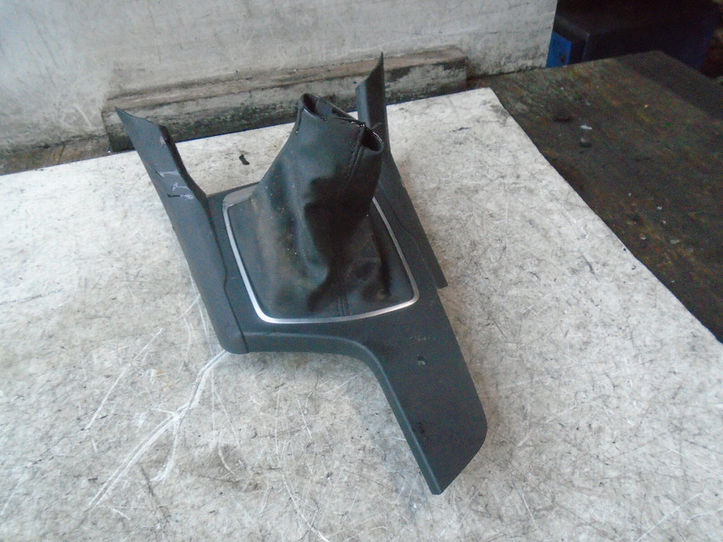 PEUGEOT 308 2018 MK2 CENTRE CONSOLE GEARSTICK SURROUND TRIM GAITOR