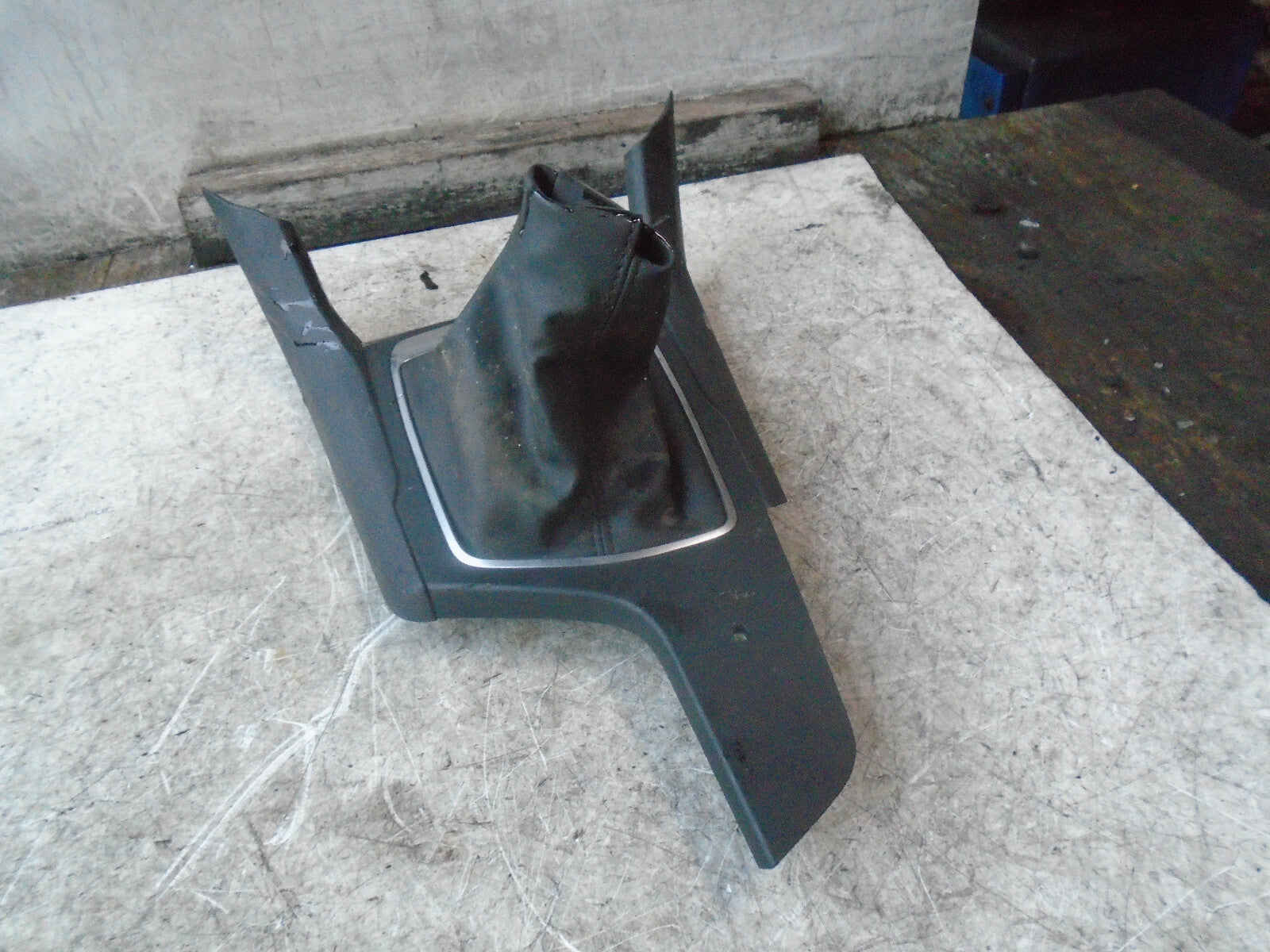 PEUGEOT 308 2018 MK2 CENTRE CONSOLE GEARSTICK SURROUND TRIM GAITOR