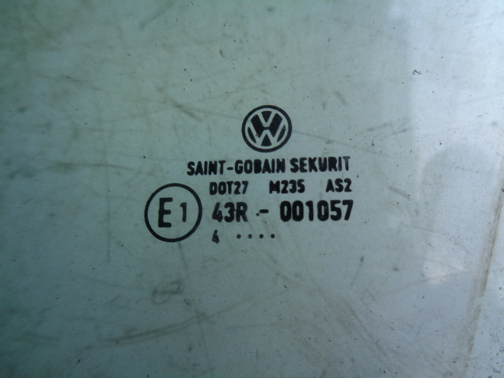VOLKSWAGEN GOLF MK4 5 DOOR  NSF PASSENGER SIDE FRONT WINDOW GLASS