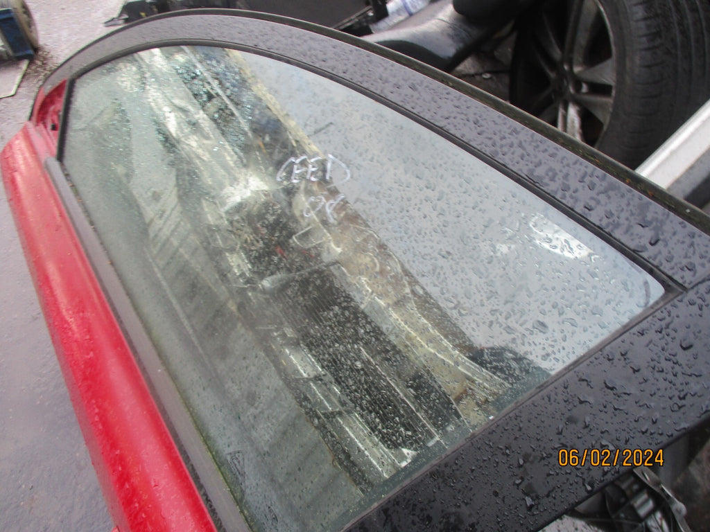 KIA CEED MK1 2008 NSF PASSENGER SIDE FRONT COMPLETE DOOR RED