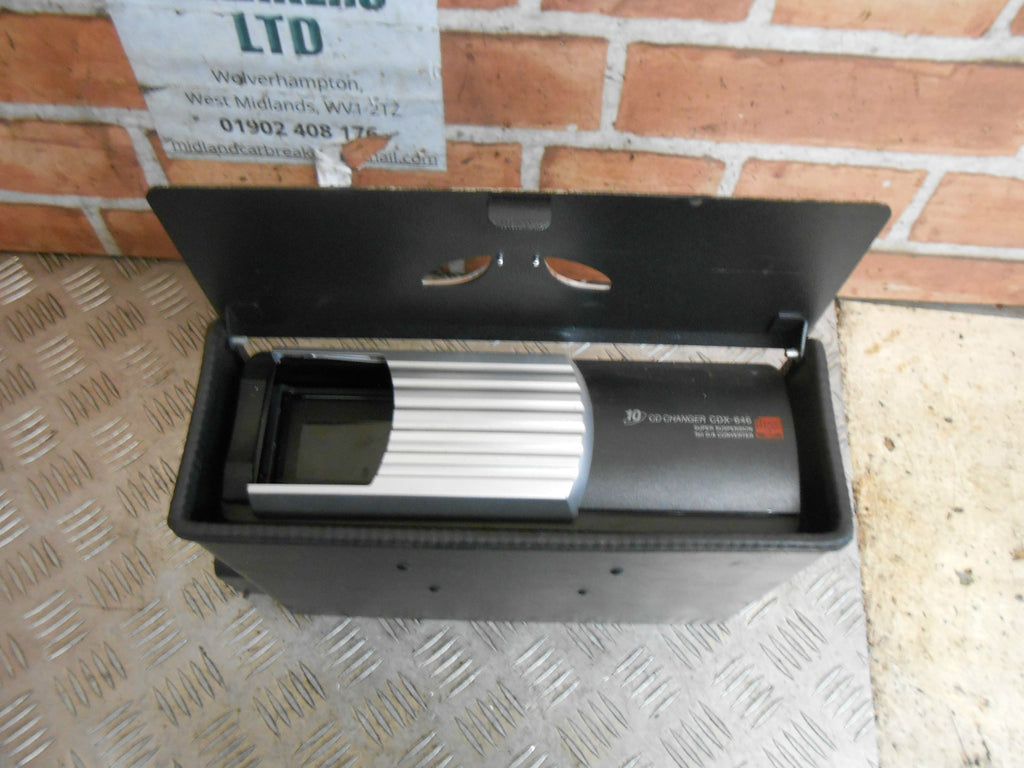 DAEWOO MUSSO FJ 2002 SONY CDX 646 CD CHANGER CARTRIDGE & DAEWOO MOUNTING BOX