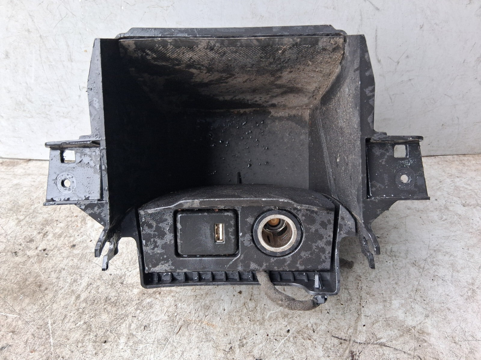 2017 VAUXHALL ZAFIRA C TOURER STORAGE CENTRE CONSOLE POWER SOCKET TRIM 13293521