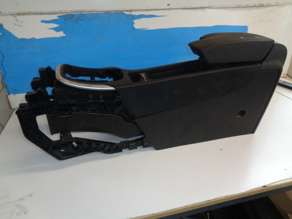 JAGUAR XF 3.0 D 2010 CENTRE CONSOLE WITH ARMREST