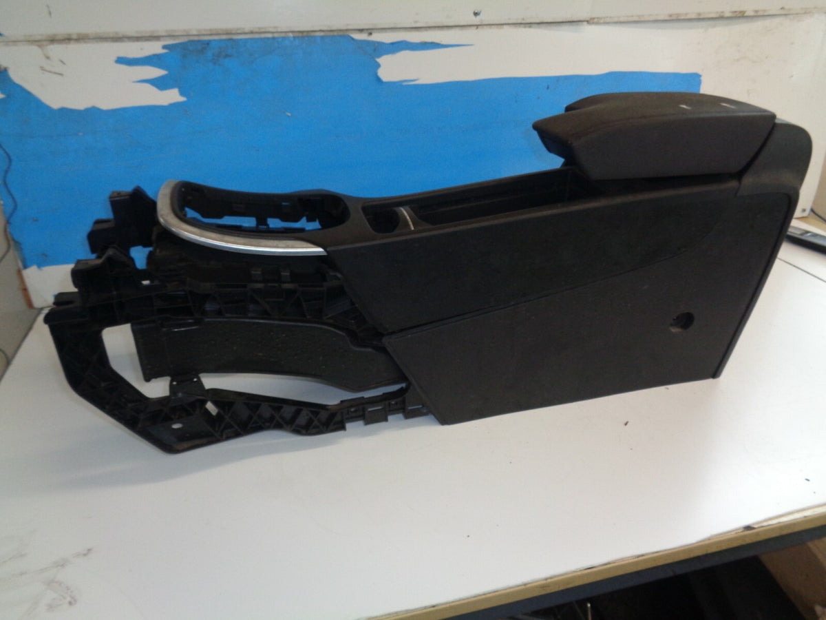 JAGUAR XF 3.0 D 2010 CENTRE CONSOLE WITH ARMREST
