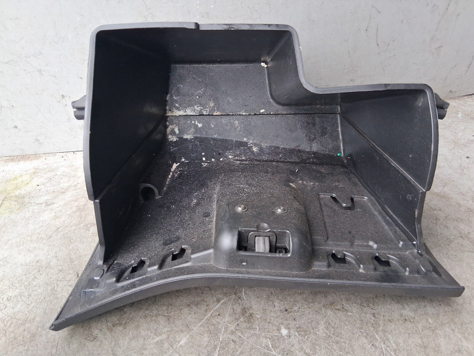 FORD FIESTA MK7 2016 DASHBOARD GLOVE BOX FRONT STORAGE COMPARTMENT BA61A06010