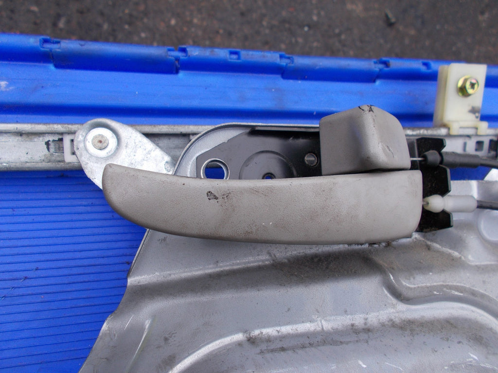 2005 HYUNDAI TRAJET GSI OSF DRIVERS SIDE FRONT WINDOW REGULATOR 824803A000