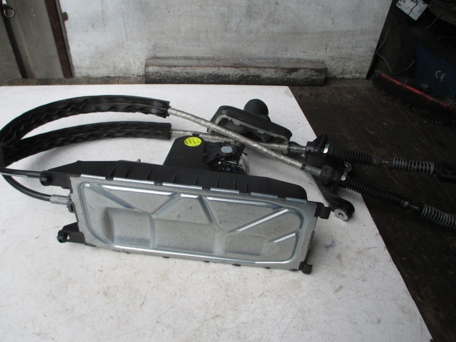 VOLKSWAGEN POLO MK6 2019 MANUAL GEAR STICK SELECTOR LINKAGE CABLES 2Q0711049J