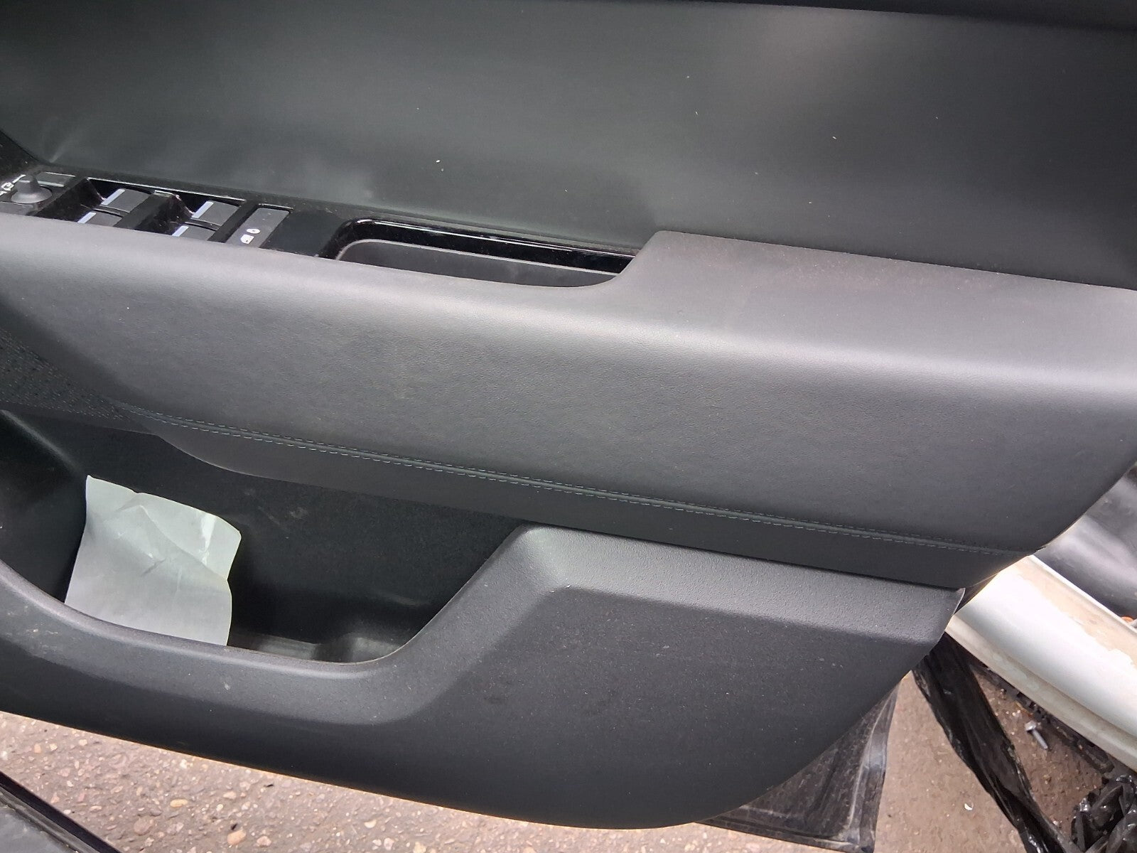2024 RANGE ROVER VELAR P400e OSF DRIVER FRONT DOOR CARD WITHOUT SWITCH
