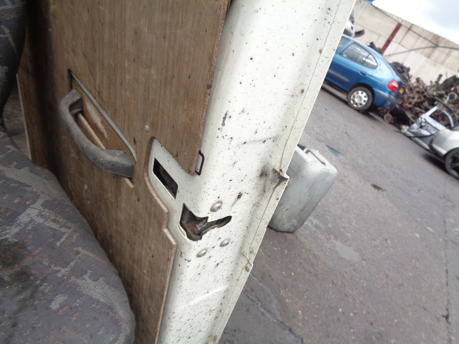 FORD TRANSIT MK6 2002 OSR DRIVER SIDE REAR DOOR WHITE