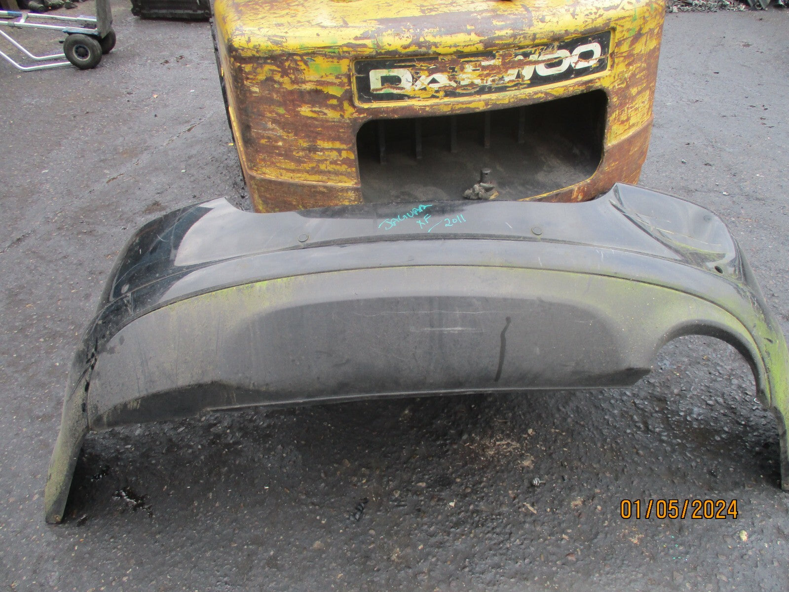 JAGUAR XF 2011 X250 REAR BUMPER BLACK DAMAGED