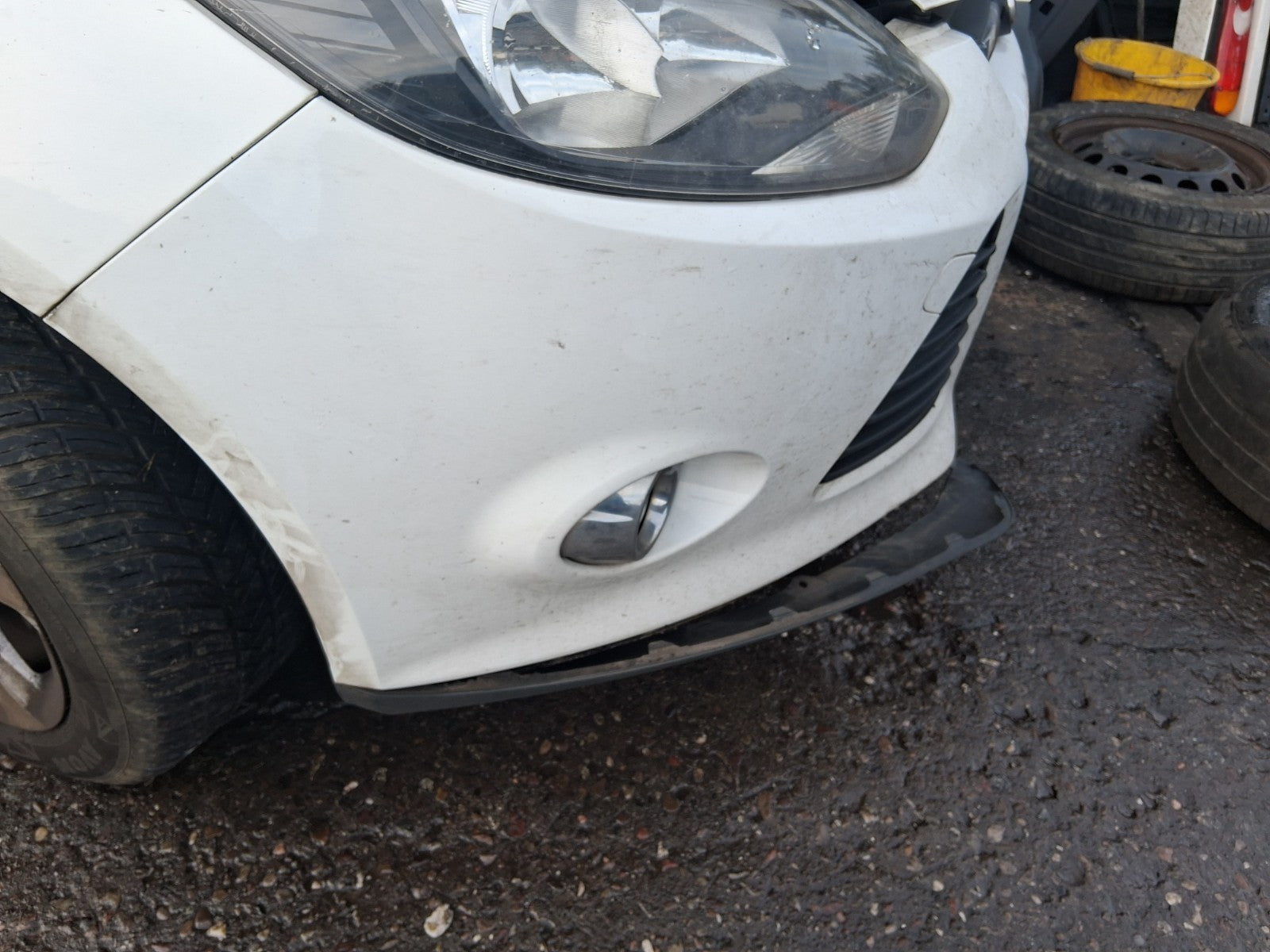 2013 FORD FOCUS MK3 HATCHBACK COMPLETE FRONT BUMPER WITH GRILL & FOG LIGHTS