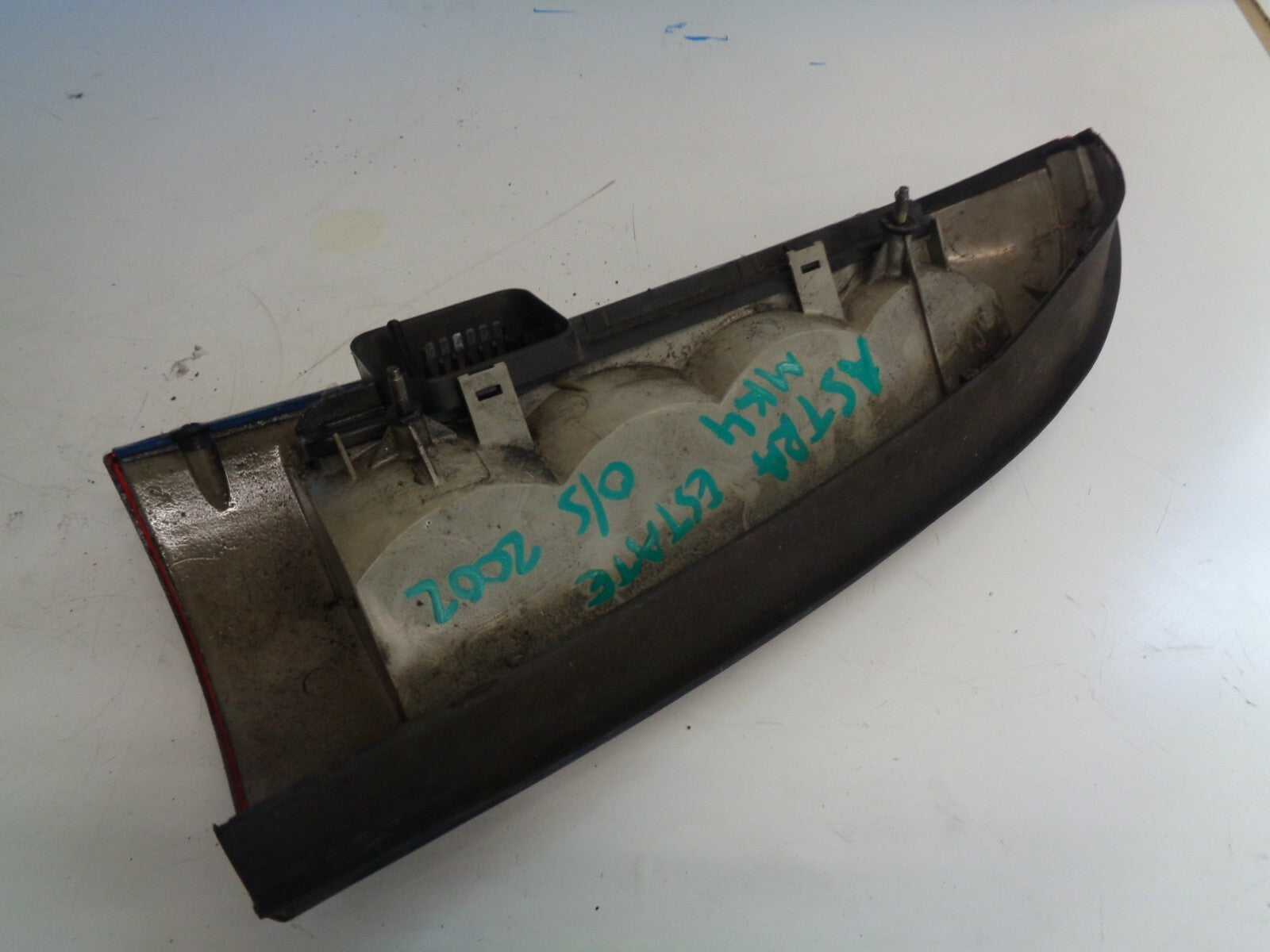 VAUXHALL ASTRA 2002 MK4 REAR OS DRIVER SIDE REAR TAIL LIGHT