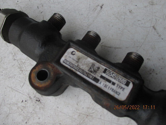 FORD FIESTA MK7 2009 1.6 DIESEL FUEL INJECTOR RAIL 9654592680