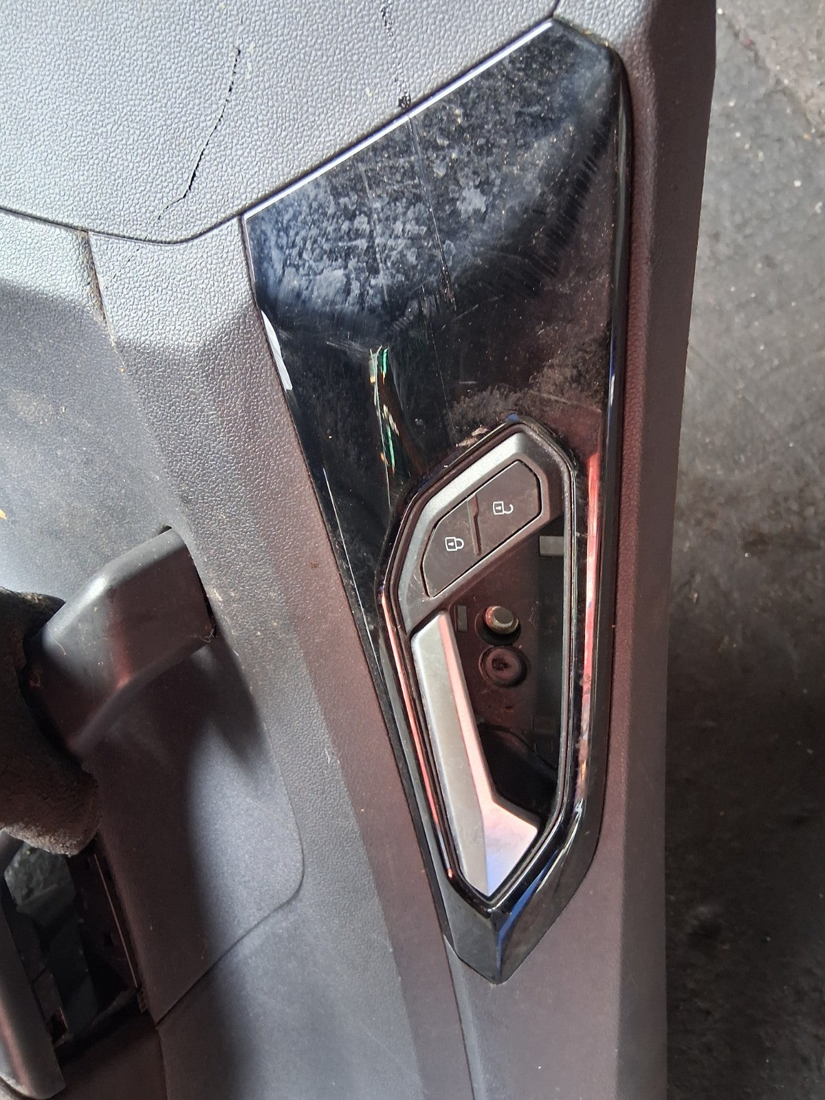 2023 VOLKSWAGEN T CROSS OSF DRIVER SIDE FRONT RIGHT DOOR CARD PANEL 2GN867012