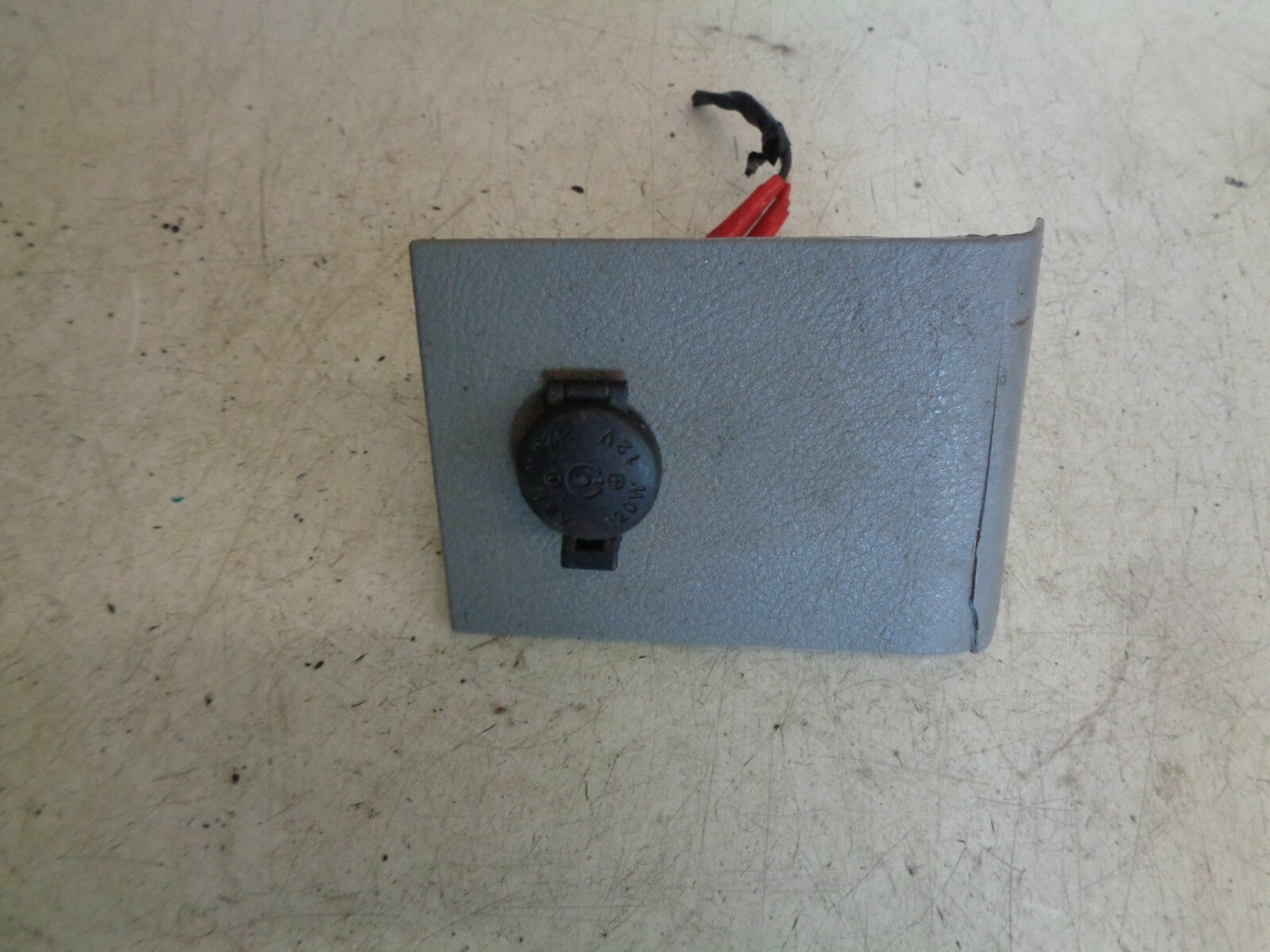 KIA SEDONA 2005 REAR QUARTER PANEL SWITCH12 V VOLT OUTLET ADAPTER OK53C66370A