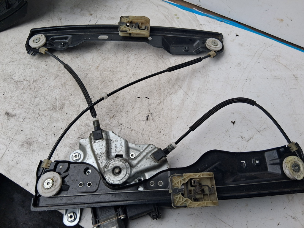 2018 VAUXHALL ZAFIRA C NSF PASSENGER SIDE LEFT WINDOW MOTOR REGULATOR 20951581