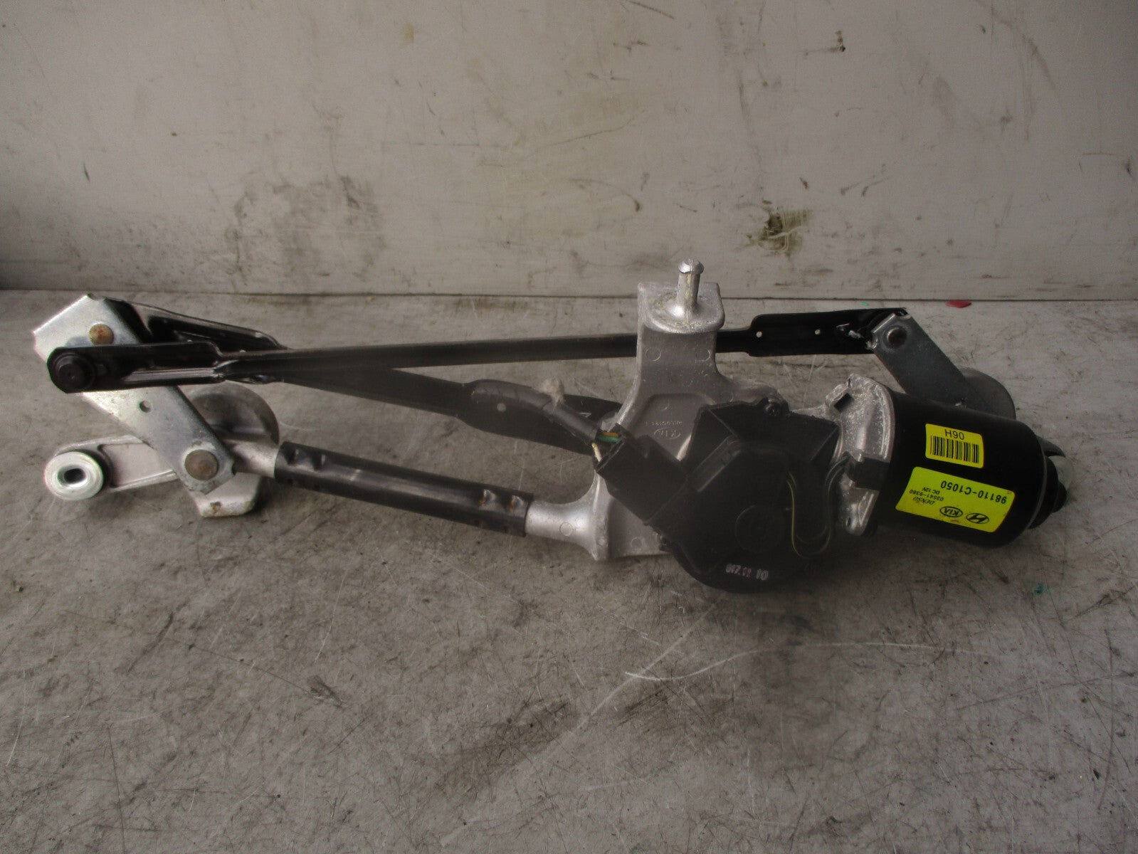 2018 KIA STONIC FRONT WINDSCREEN WIPER MOTOR AND LINKAGE 98110C1050